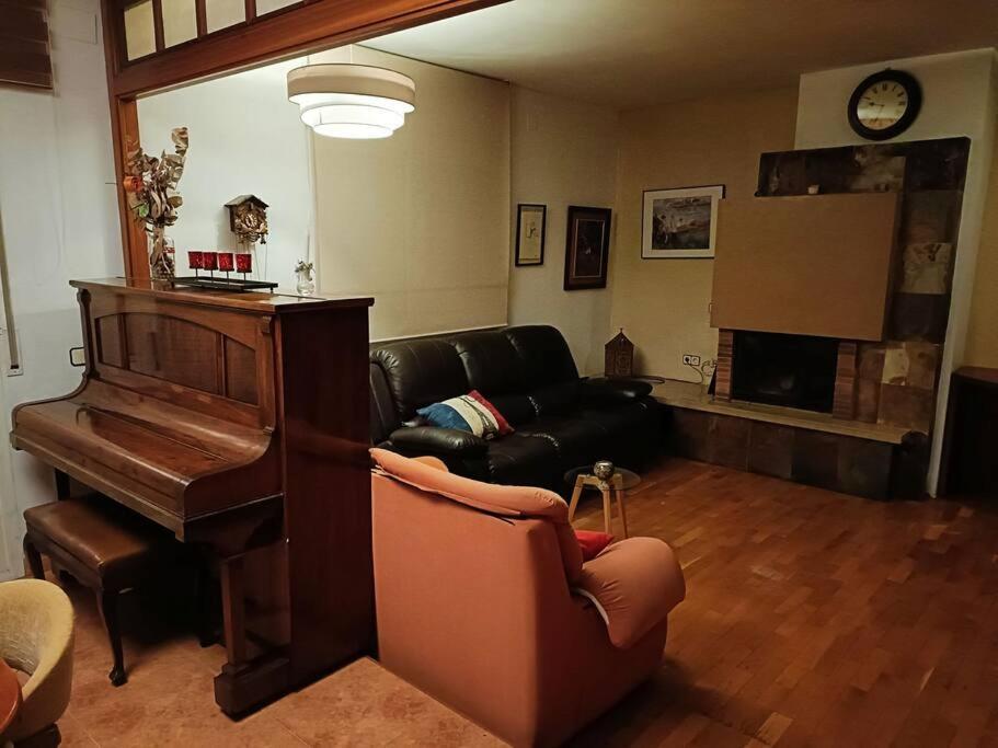 Santa Eulalia de Ronsaná Casa Con Jardin Y Piscina Privada.ヴィラ エクステリア 写真